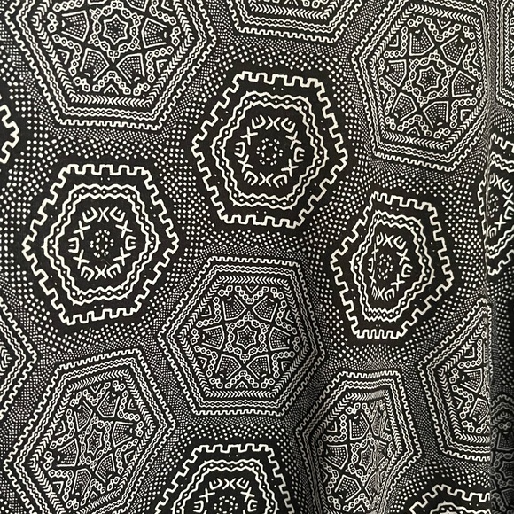 Lularoe Irma top. Size large, nice laying fabric - Picture 3 of 5